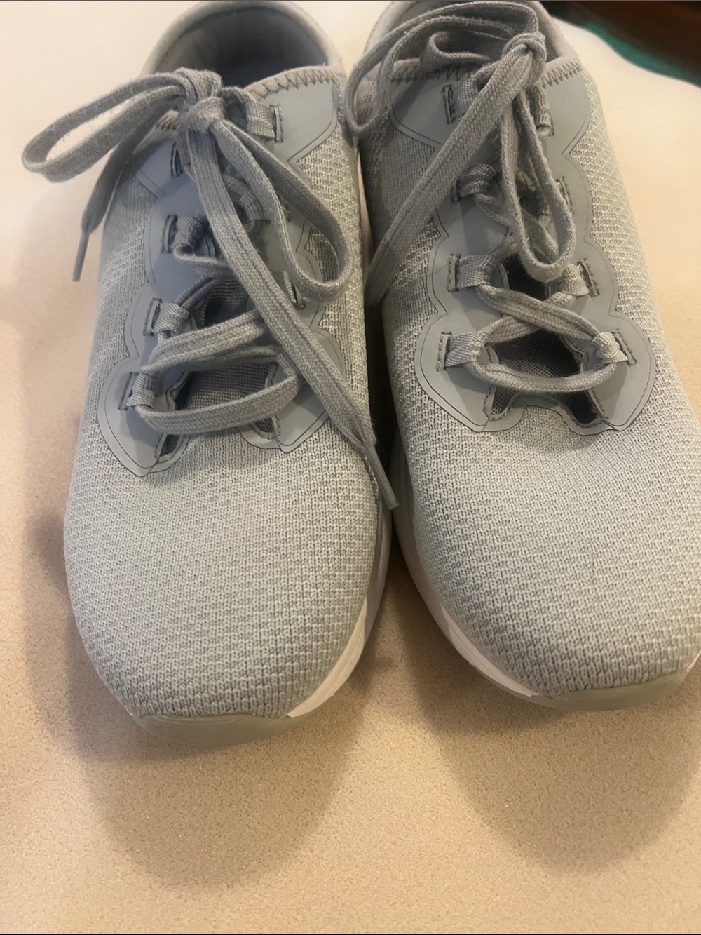Easy Spirit Women’s Lightweight
Lace-Up Sneakers - Gray size 10 wide